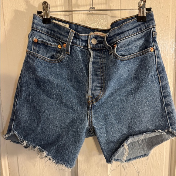 Vintage Levi wedgie cut offs medium length - Picture 1 of 5